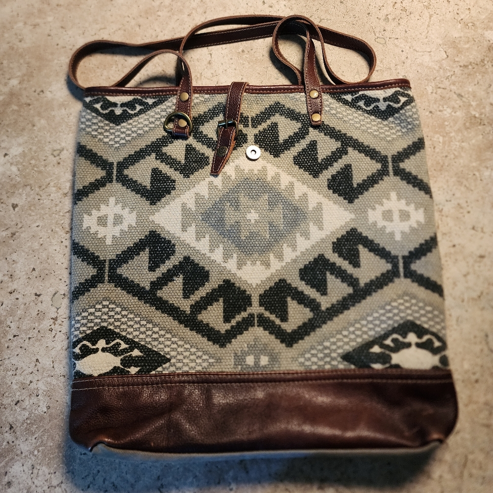 Myra Bag Tote